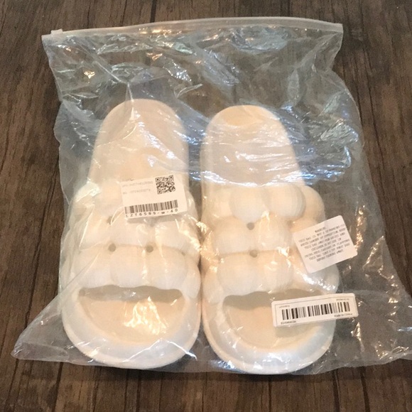 Women’s soft foam bubble slides in white - Picture 3 of 6